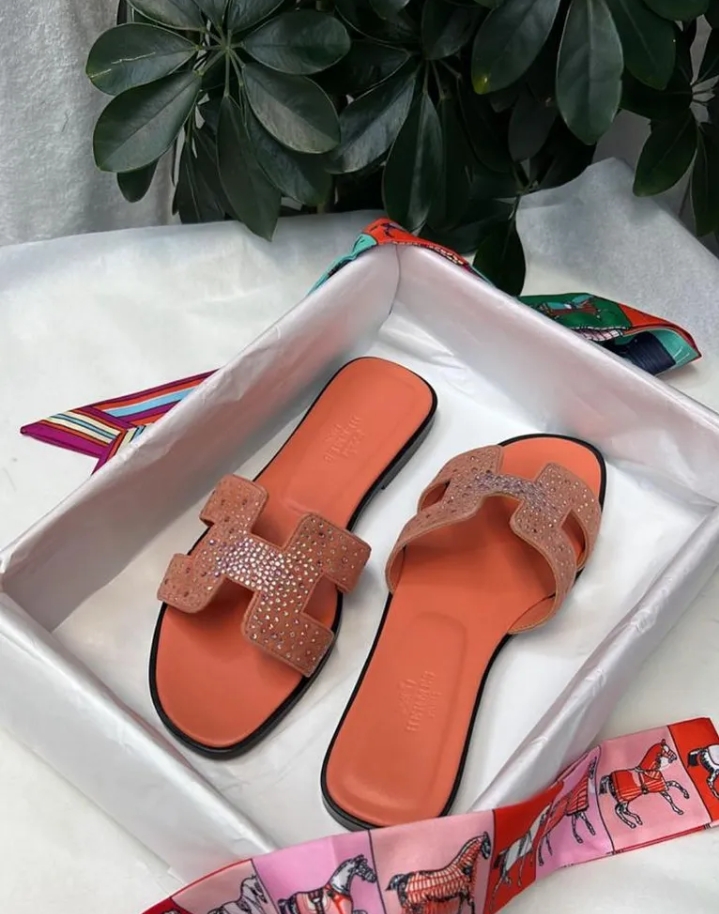 نعال من ماركه °هيرميس°