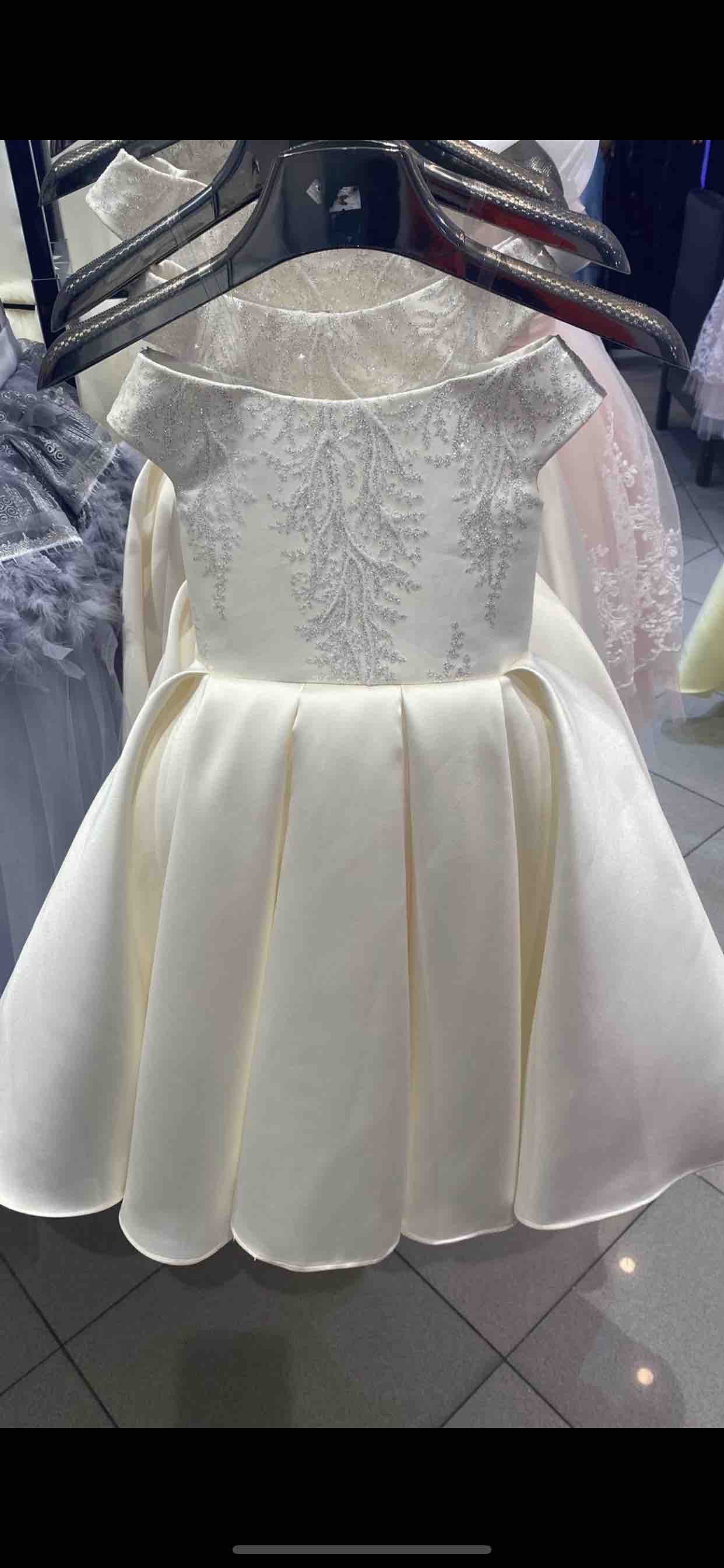 فستان اطفال ٦ و١٠ سنوات