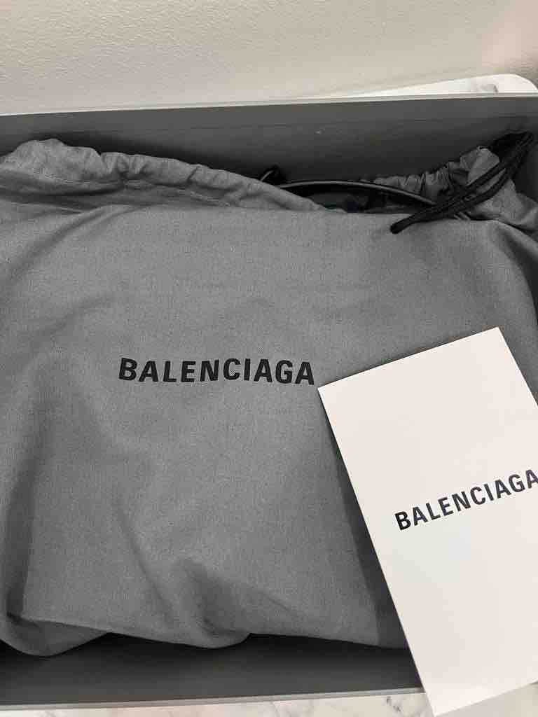 جنطة بالينسياقا غير مستعملة