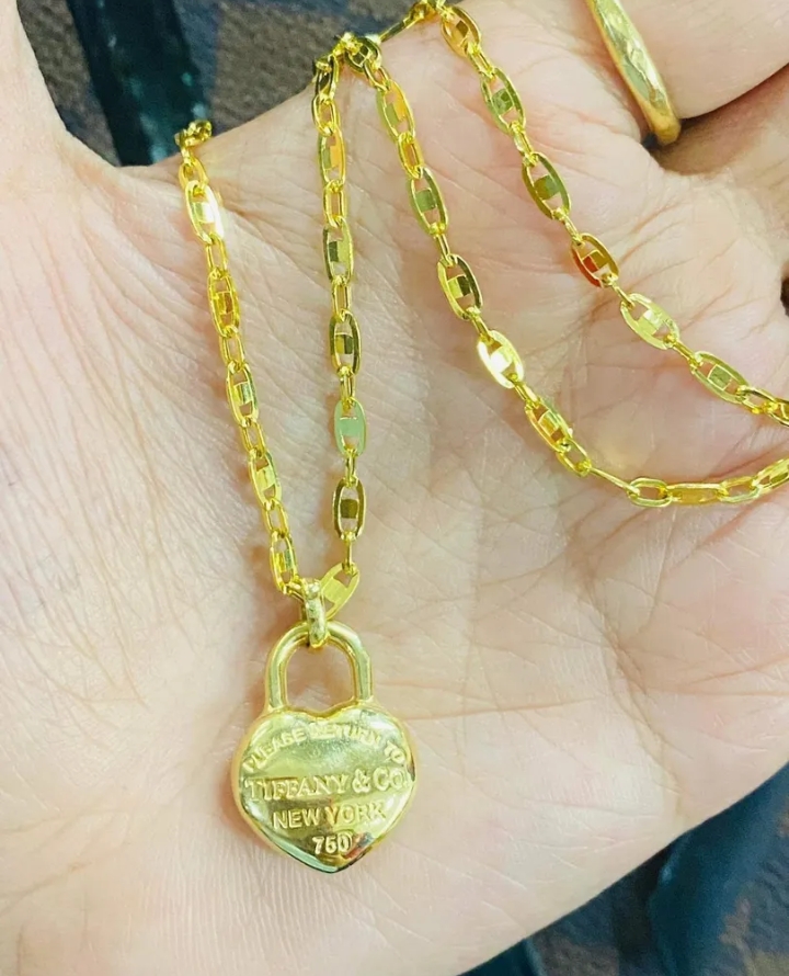 18K gold necklace for Sale