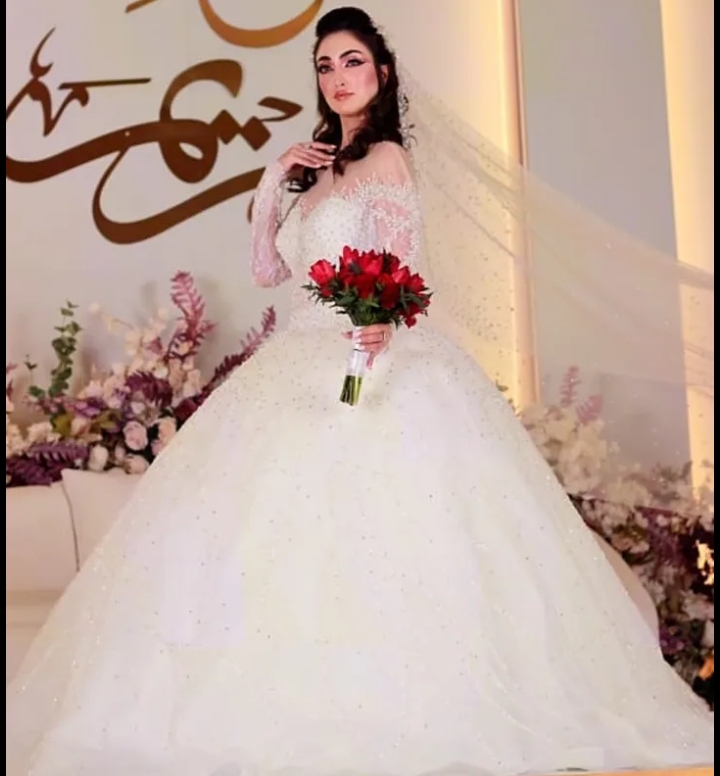 فستان زفاف شامل الملحقات