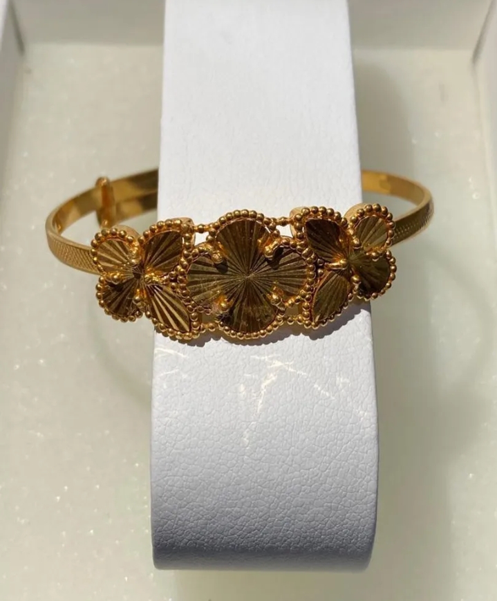 للبيع اسوارتين نظاف مطلايات بالذهب