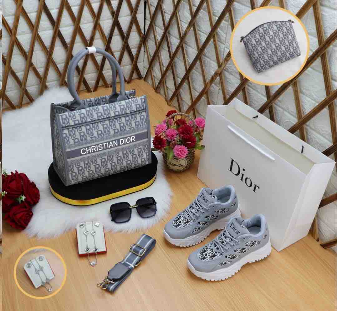 شنطه نسائيه ماركه ديور