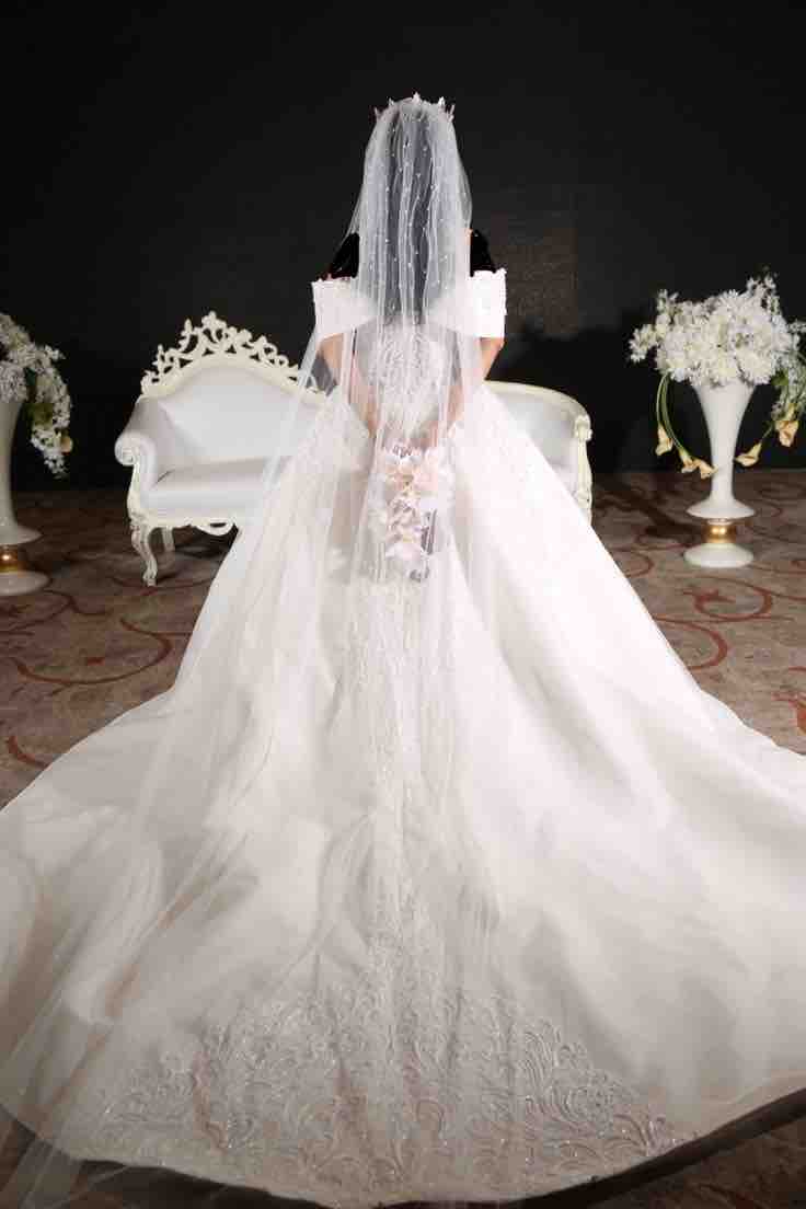 فستان عروسه