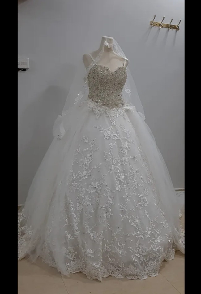 البيع او اللايجار فستان زفاف