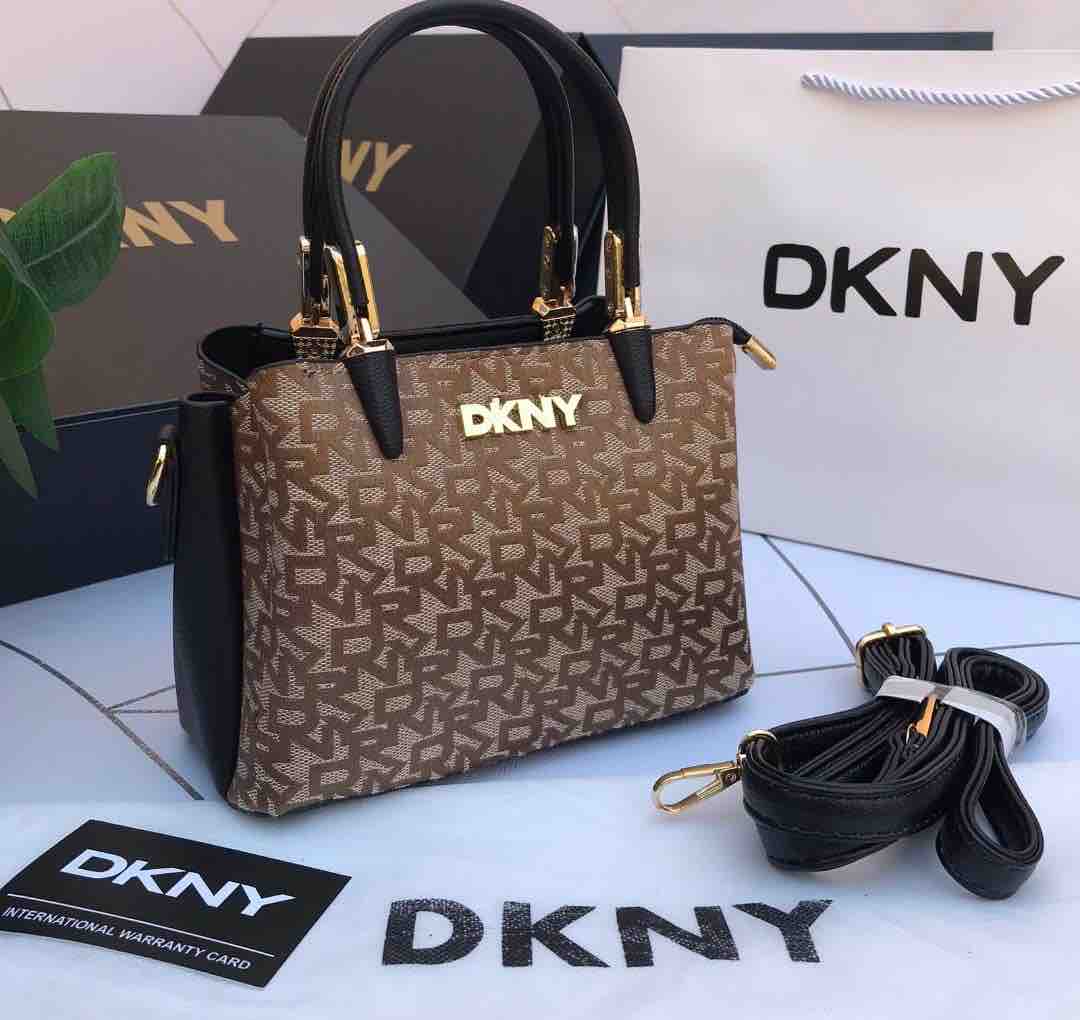 شنطه نسائيه ماركه دكني