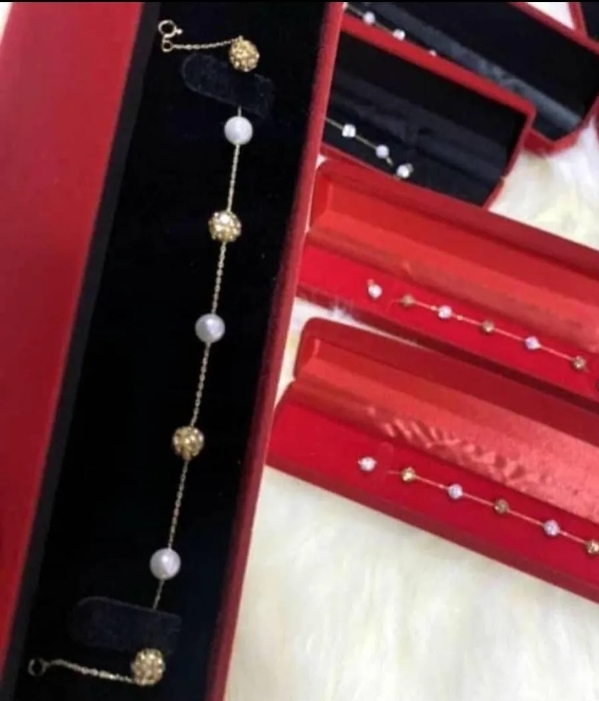 اساور ذهب عيار 18