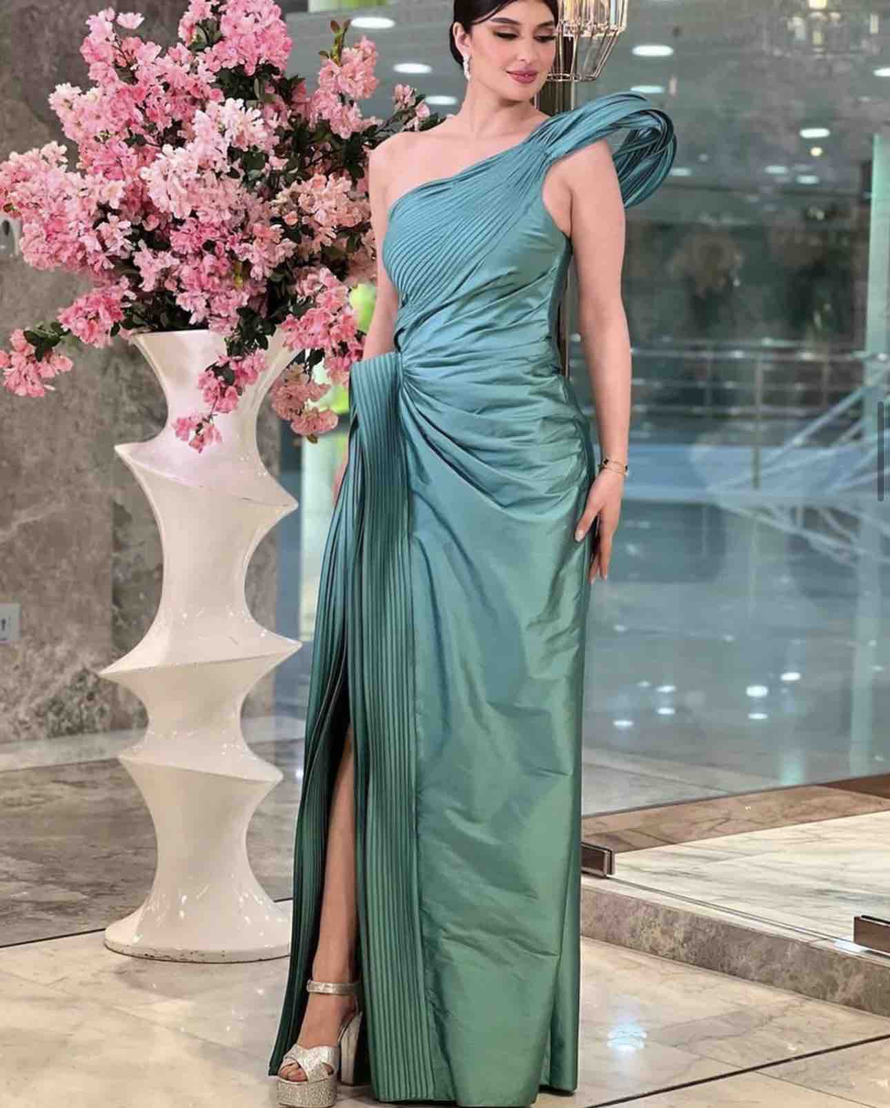 البدله من المصمم فؤاد سيركس