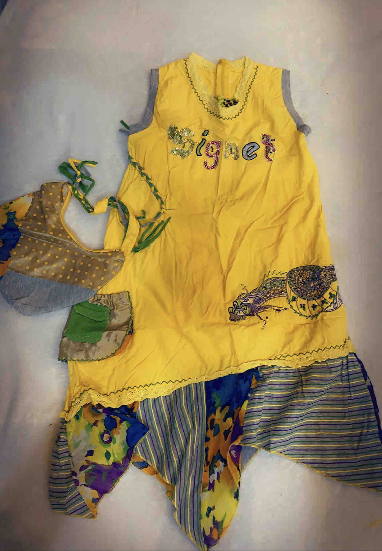 فساتين وتنورات وبدلات اطفال