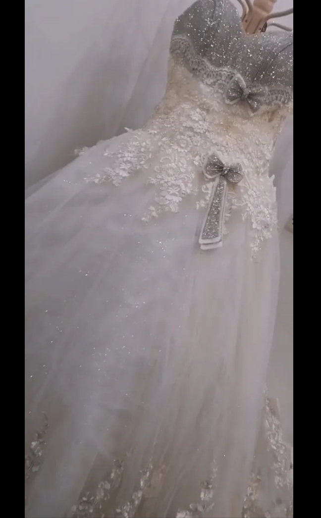 فستان زفاف جميل للبيع
