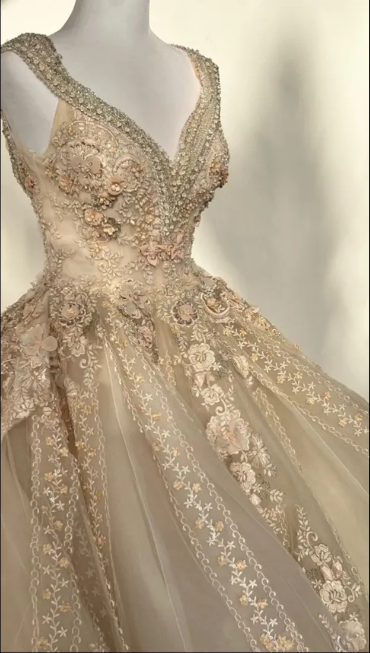 فستان زفاف للبيع أو الإيجار