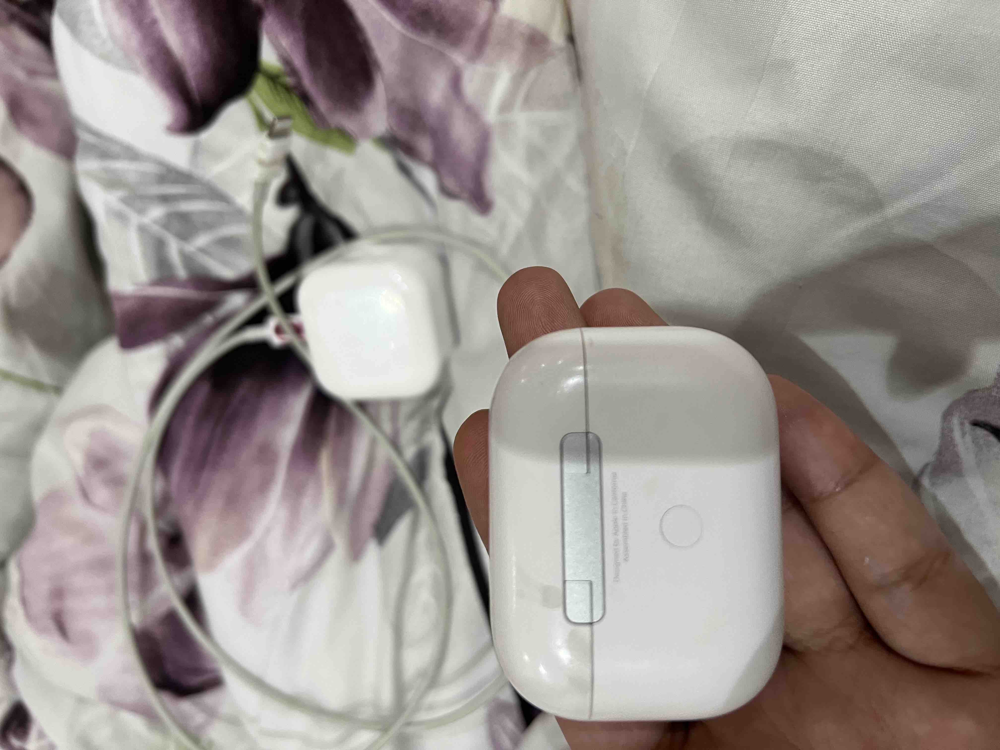 سماعة ايربودز الاصدار الثاني