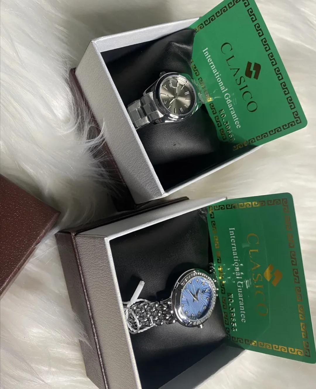 ساعتين clasico للبيع