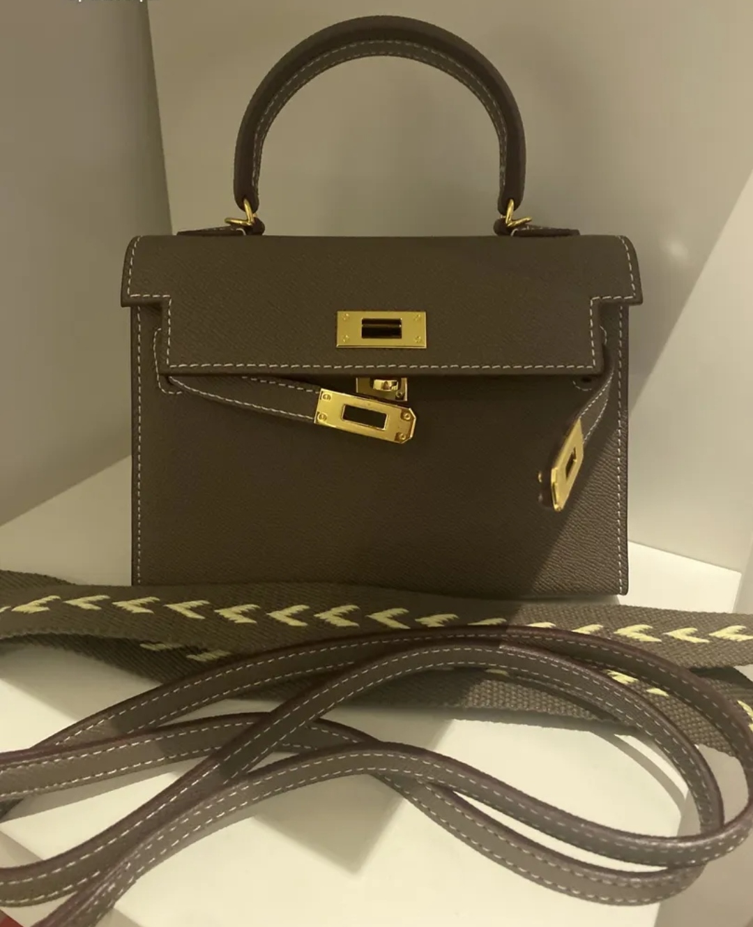 شنطة ميني بلون ال mink