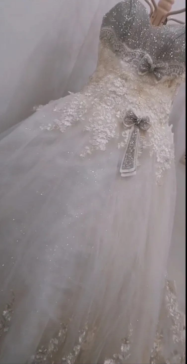 فستان زفاف جميل للبيع