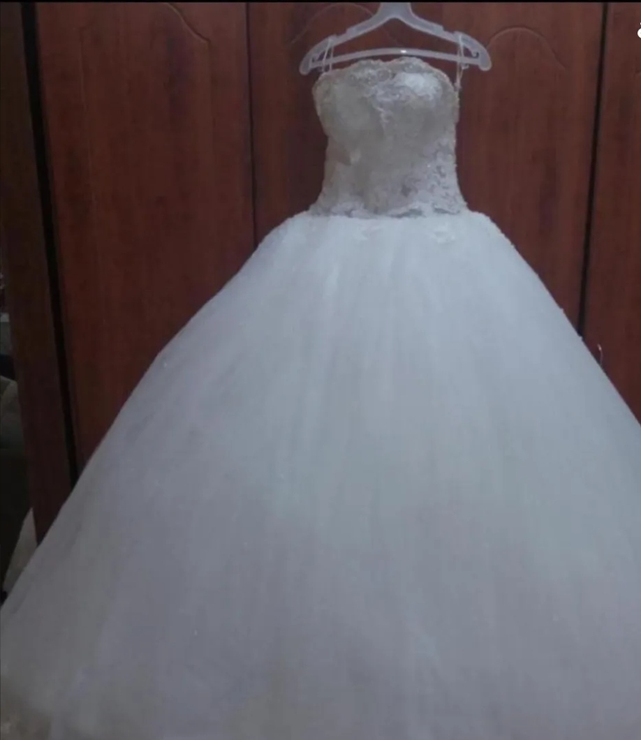 فستان عروس بحالة ممتازة مستعمل