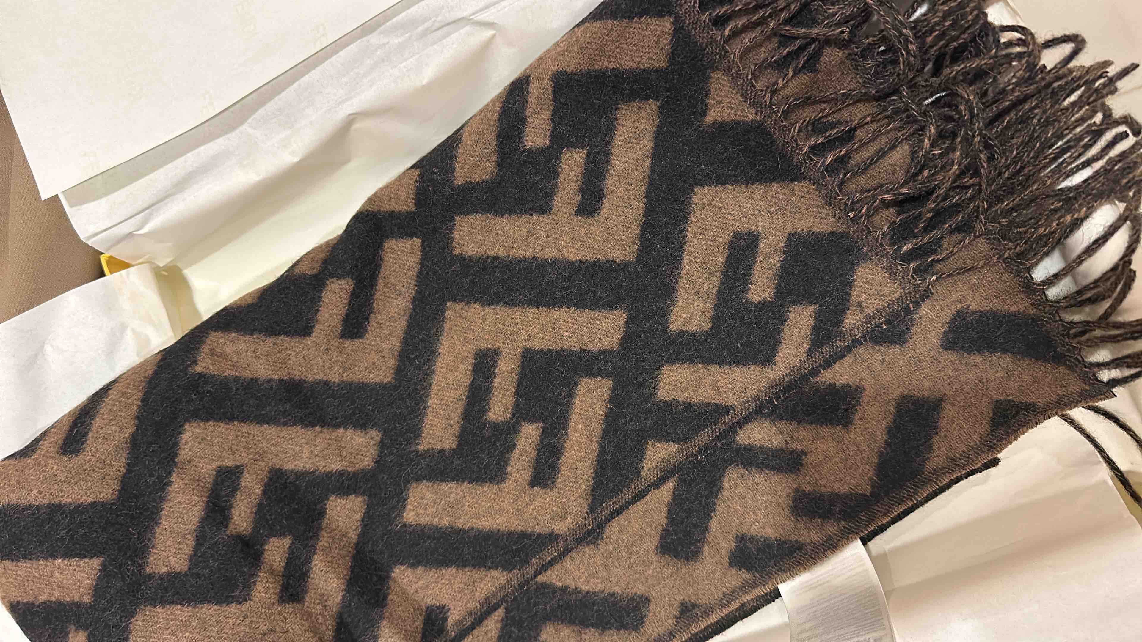 سكارف فيندي