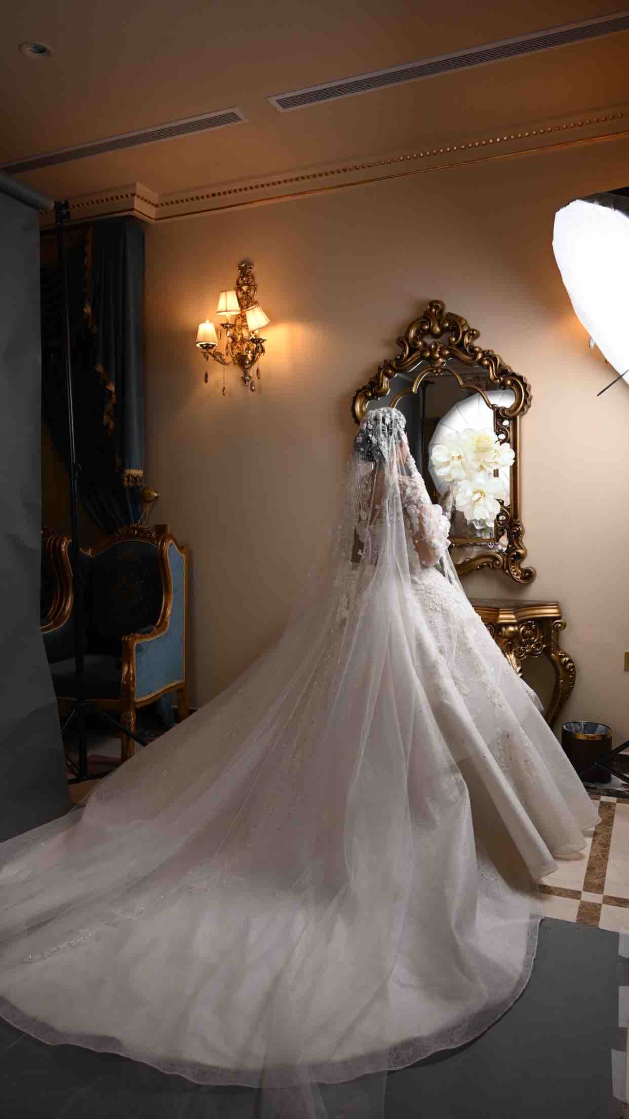 فستان للبيع من دار الهنوف